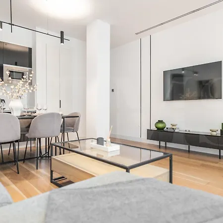Apartment With Picasso Vibes By Rems