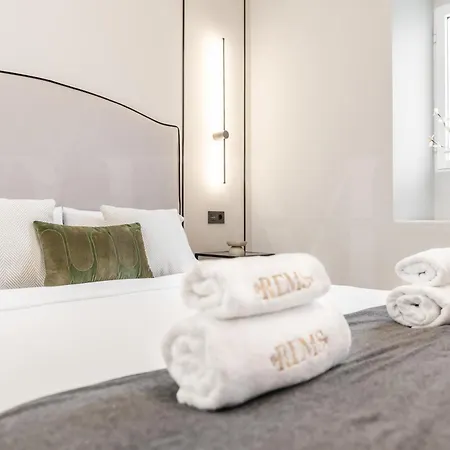 Apartment With Picasso Vibes By Rems *
